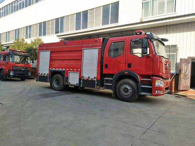 最新8噸泡沫消防車 解放j6雙排泡沫消防車生產(chǎn)廠家 參數(shù)